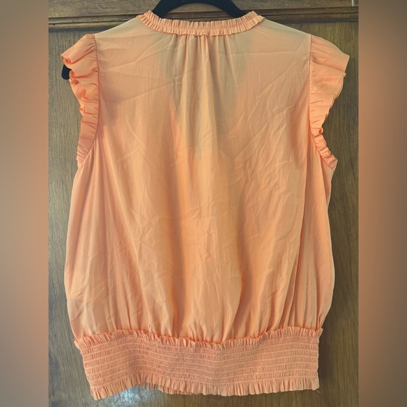 Evereve Brynlee Smocked Satin Top- Size M - Picture 3 of 5